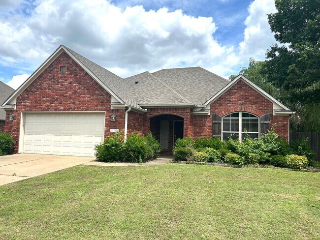 Primary Photo - Stunning West Fayetteville Single Family Home