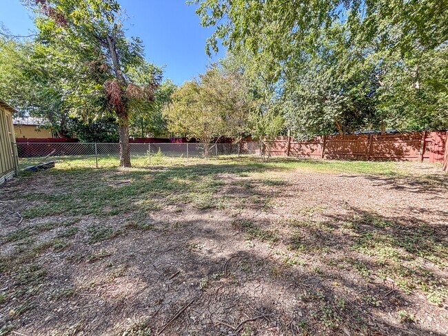 Building Photo - 124 S Krueger Ave