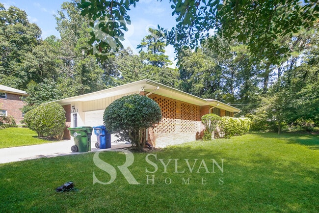 Building Photo - Carve Out a Great Life Here!