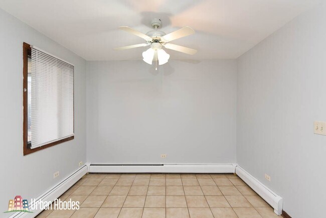 Building Photo - 3042 N Central Ave