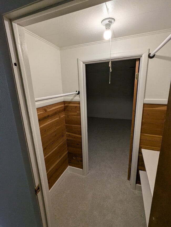 Building Photo - 7070 Beacon Way