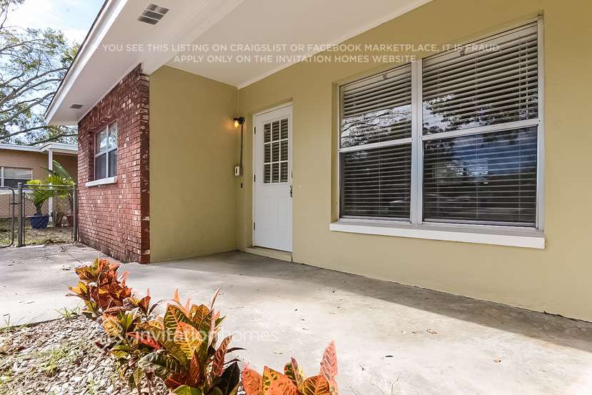 Building Photo - 2160 Riviera Dr