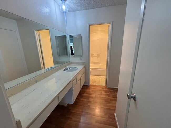 Building Photo - Charming 2-Bedroom Condo with Community Pool & Utilities Included in Newhall!