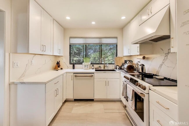 Building Photo - 208 N Lake Merced Hills