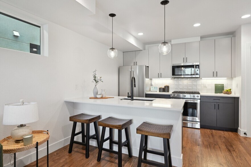 Building Photo - 1242 Tennyson St