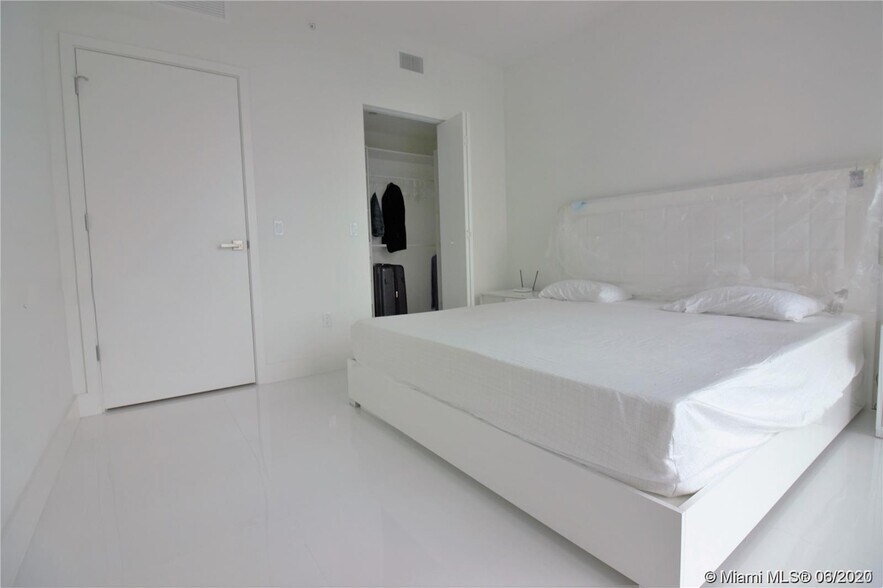 Building Photo - 1080 Brickell Ave