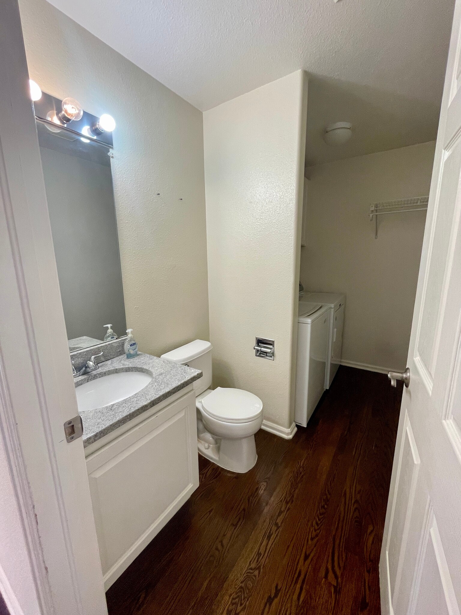 Building Photo - 1422 Hyacinth Way