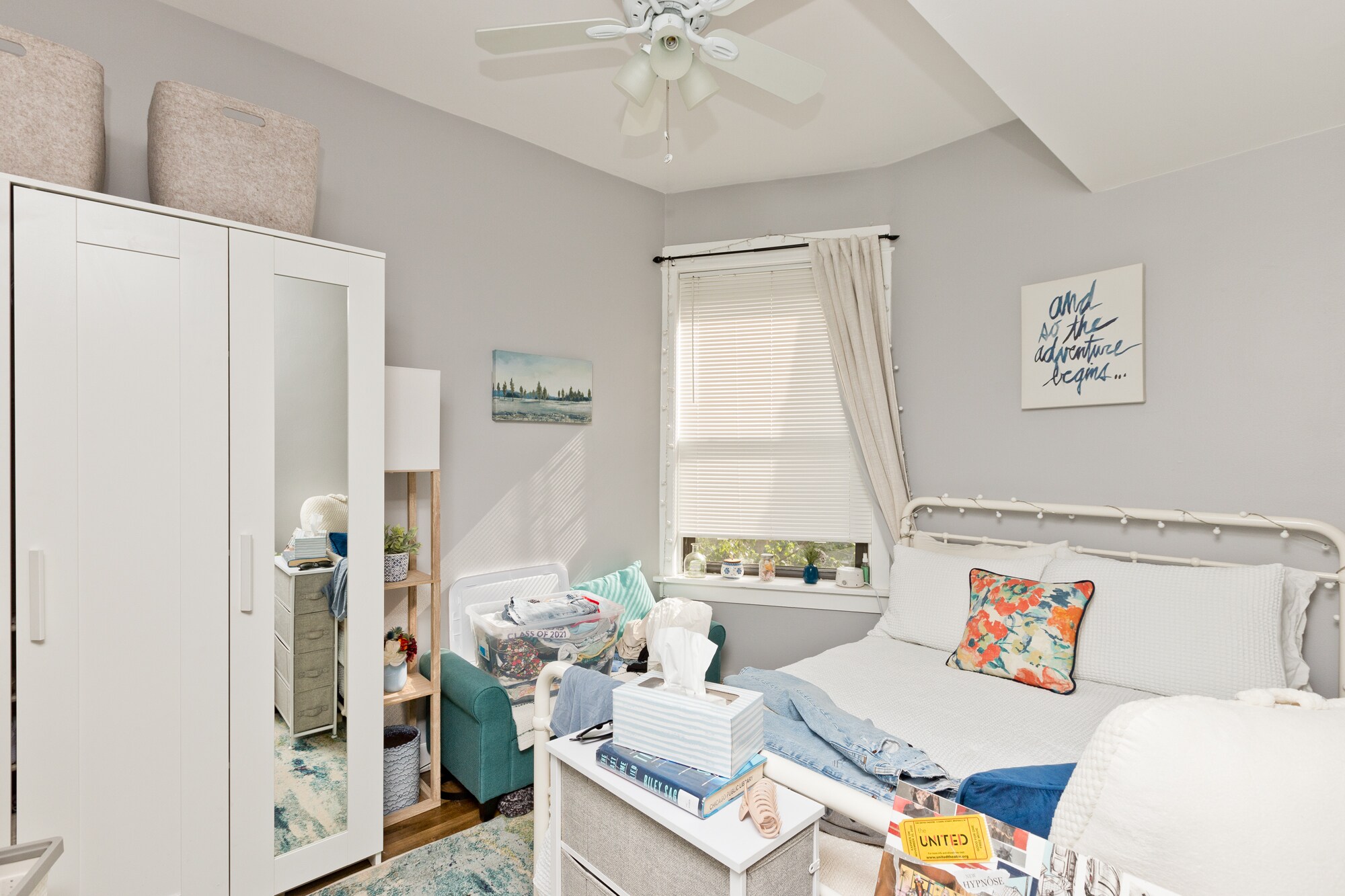 Building Photo - 3253 N Kenmore Ave