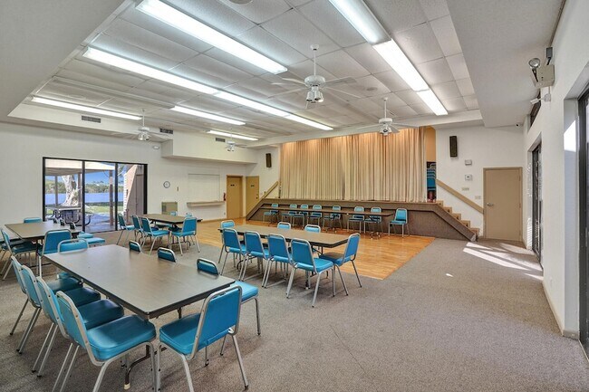 Building Photo - 4550 NW 18th Ave