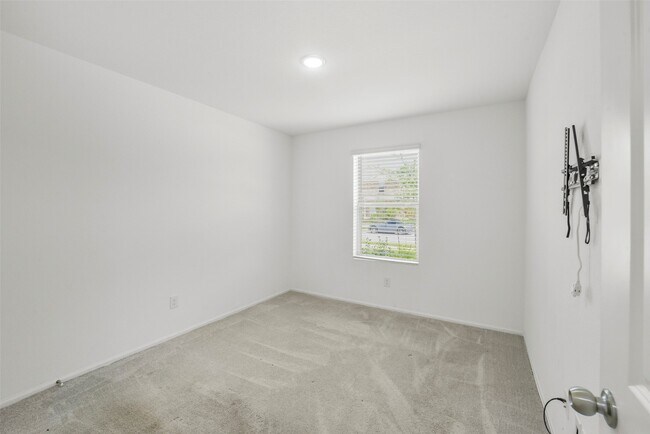 Building Photo - 1504 Twilight Grn Dr