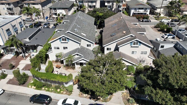 Building Photo - 6536 Del Playa Dr