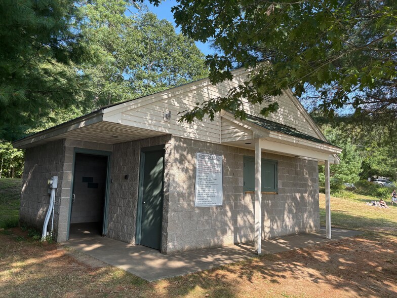 Building Photo - 53 Webster Ave