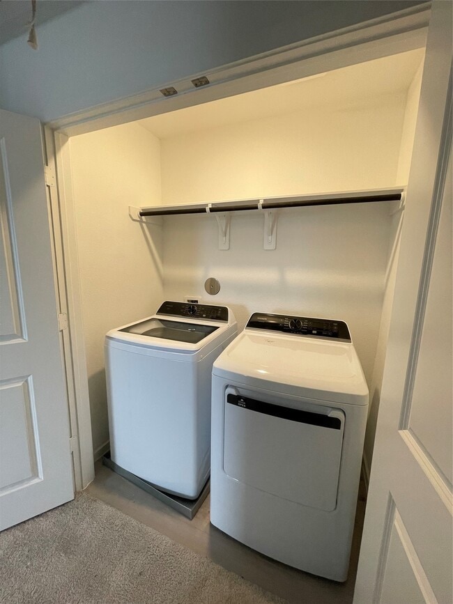 Building Photo - 112 Stran St