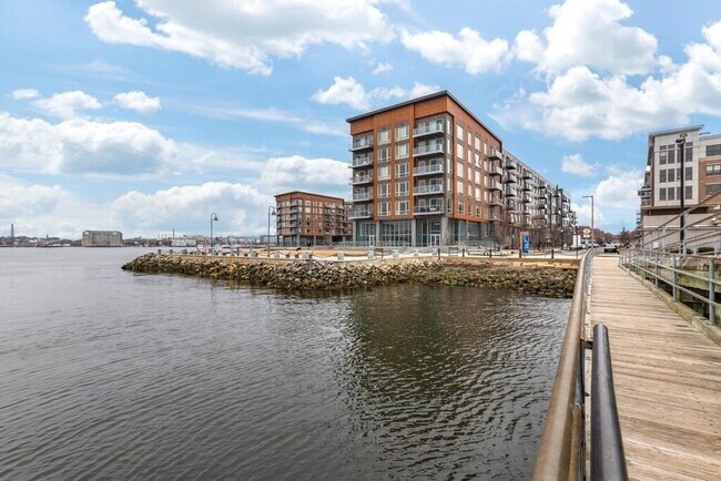 Building Photo - 45 Lewis St