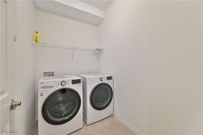 Building Photo - 4466 Dutchess Park Rd