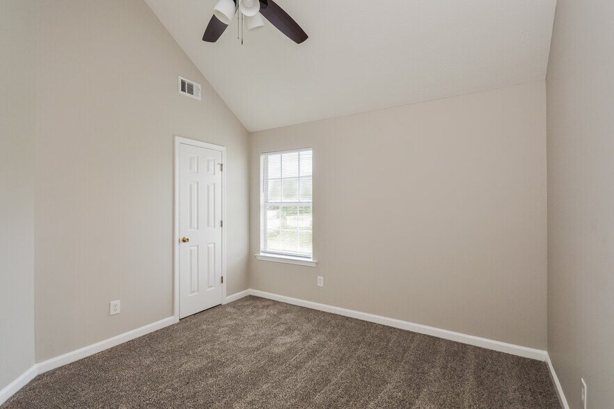 Building Photo - 95 Hazelhurst Dr