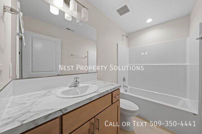 Building Photo - 1613 W Lee St