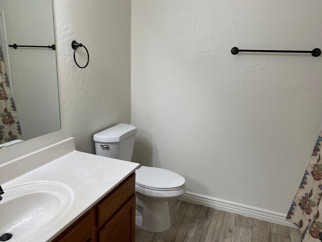 Hall bath - 16801 N 94th St