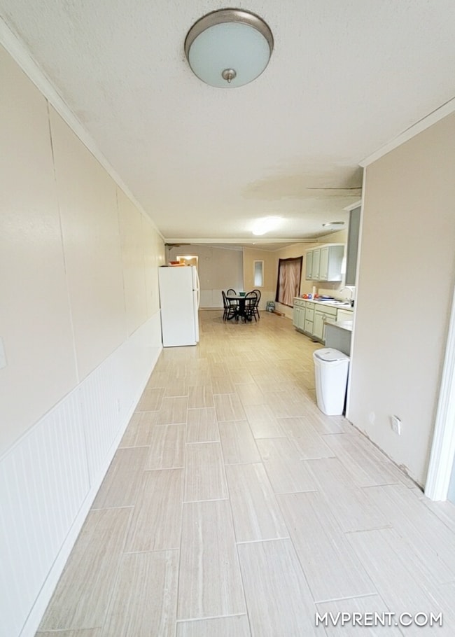 Building Photo - 279 Seminole Trl