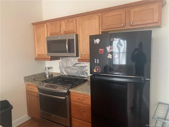 Building Photo - 20 Sherwood St