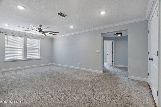 Building Photo - 150 Whisper Rock Dr