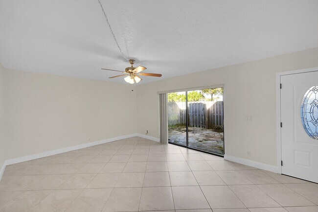 Building Photo - 128 Lake Arbor Dr
