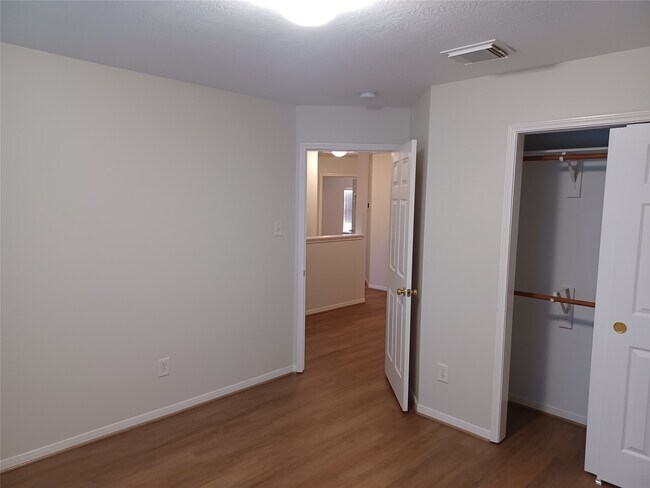 Building Photo - 13414 Beechglen Ln