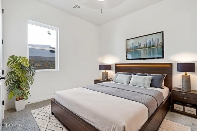 Building Photo - 832 Eltham Dr