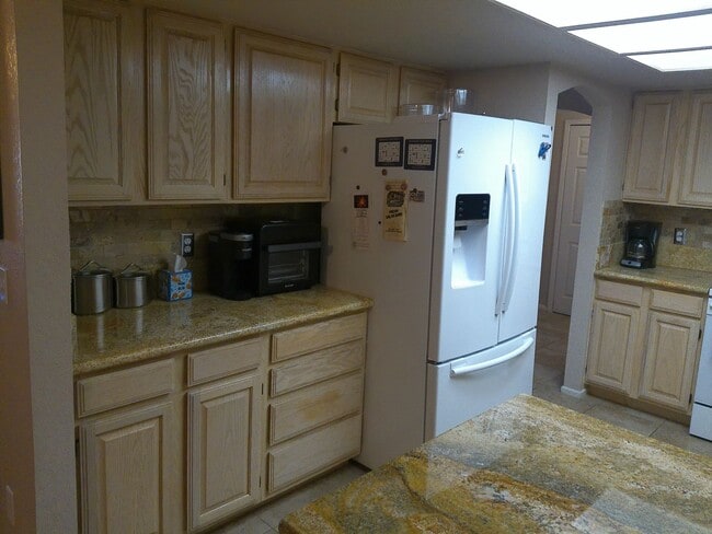 Building Photo - Seasonal  available Sept 1, 2025 to April 30,2026