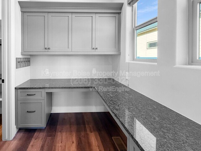 Building Photo - 8368 W Sparks Lake Dr