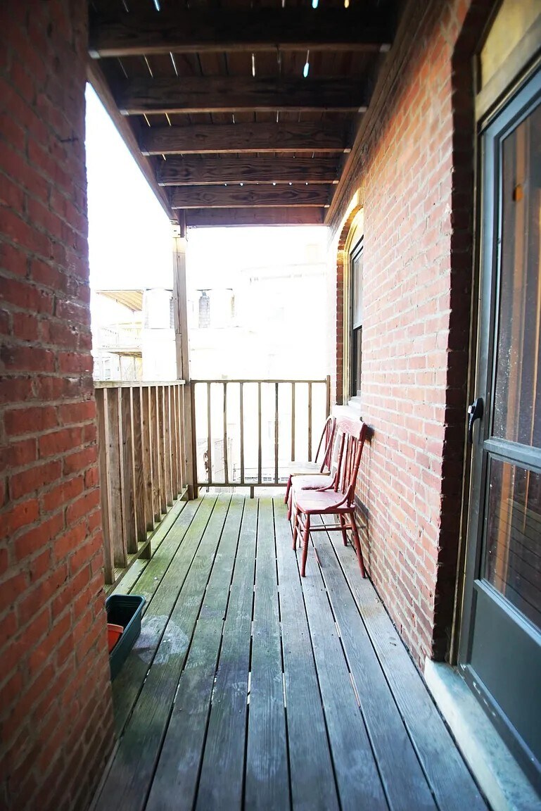 Building Photo - 369 Centre St