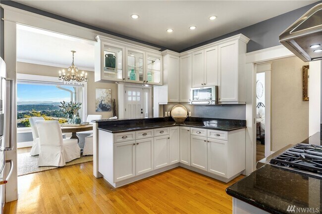 Gourmet Kitchen - 3717 Belvidere Ave SW