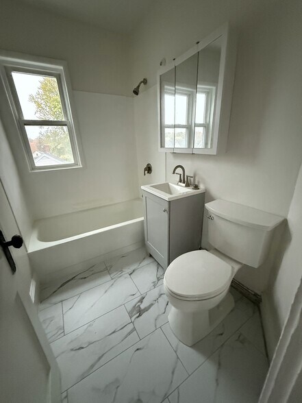 Building Photo - 643 Rathbun St
