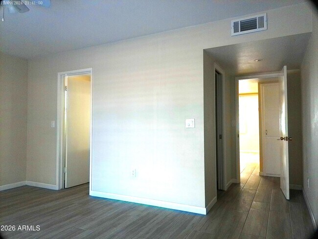 Building Photo - 11644 N Balboa Dr