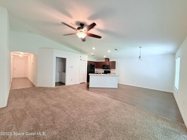 Building Photo - 136 Mason Dr