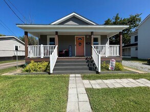 Building Photo - Welcome to this charming 3 bedroom home in Suffolk "ASK ABOUT OUR ZERO DEPOSIT"