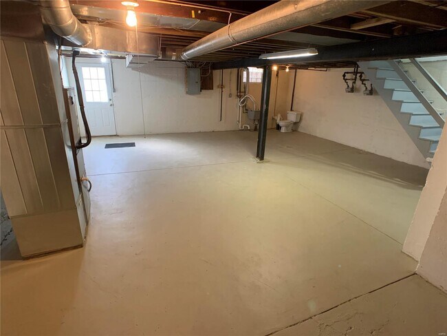Building Photo - 8008 Orlando Dr