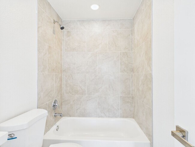 Building Photo - 2135 Washington St