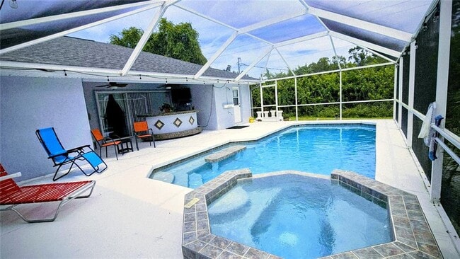 Building Photo - 881 Bayshore Dr