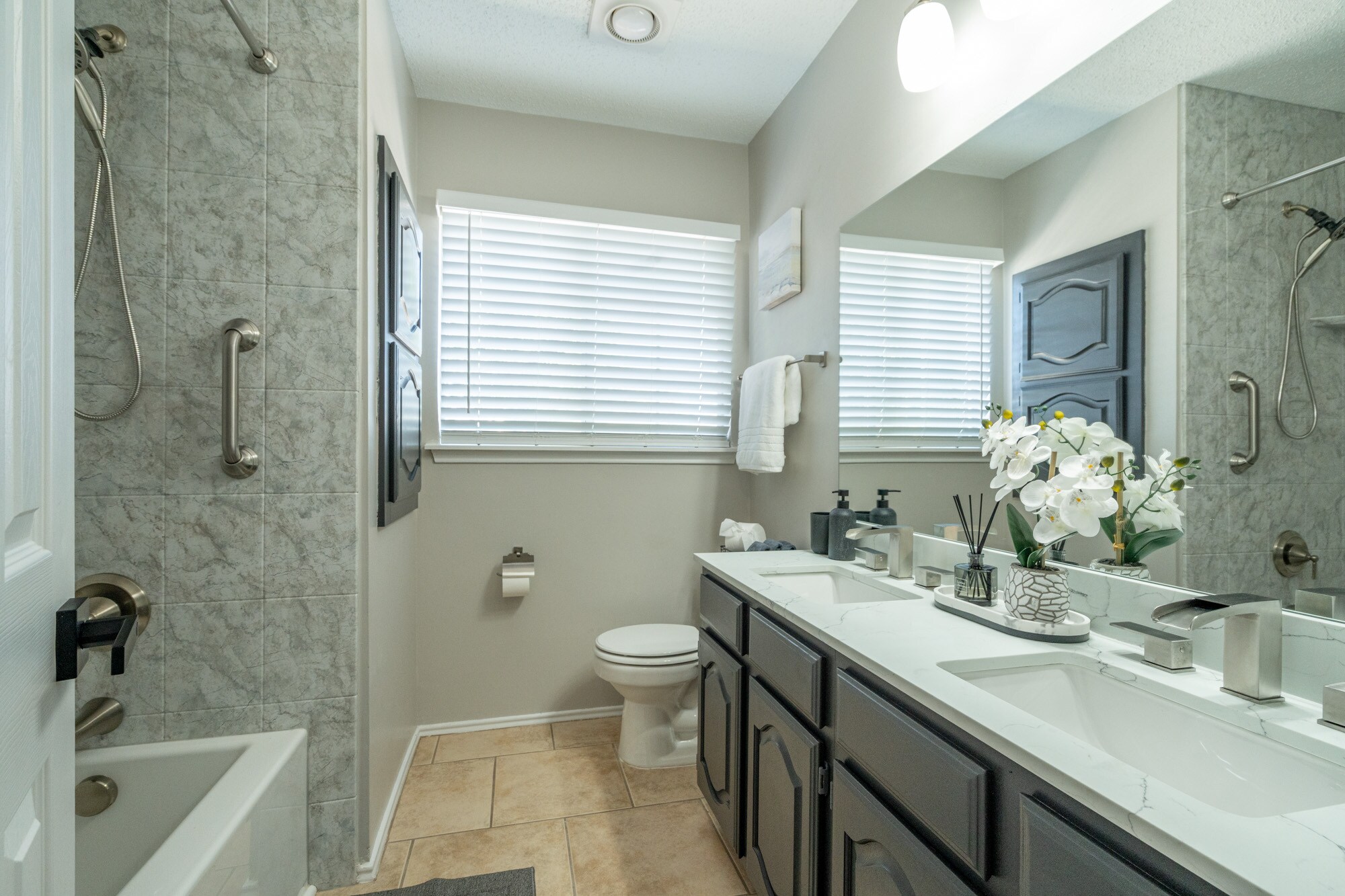 Bathroom - 707 Cottonwood Bend Dr