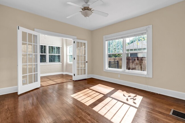 Building Photo - Charming and Spacious 2BR/1BA Unit in Hist...