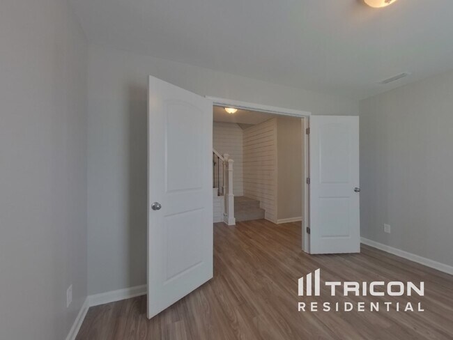 Building Photo - 120 Altondale Dr