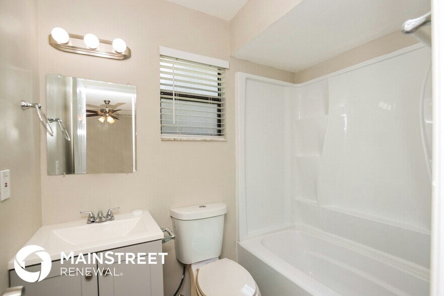 Building Photo - 410 La Coco St SW