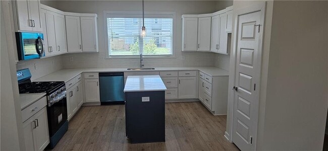 Building Photo - 5910 SW Coywolf St