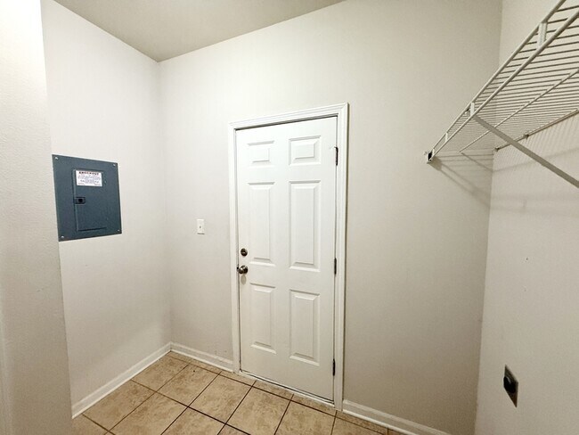 Building Photo - 3821 Branford Ct