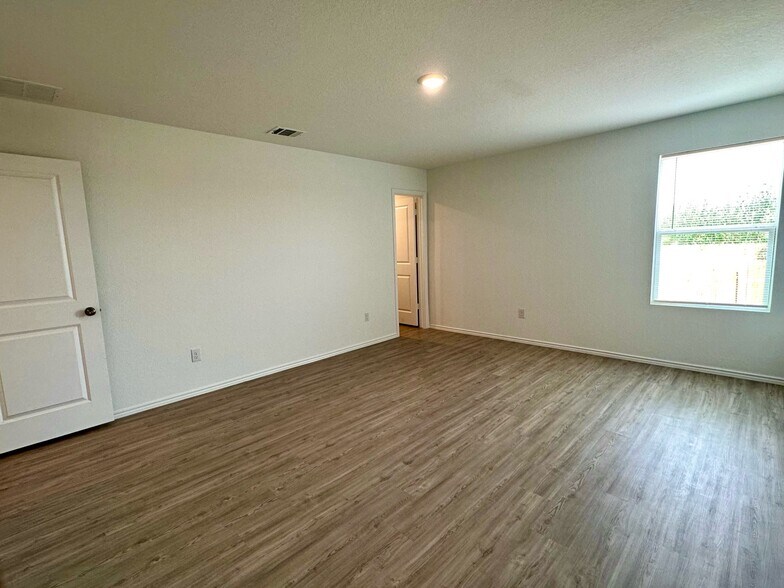 Master Bedroom - 211 Presidio Pl