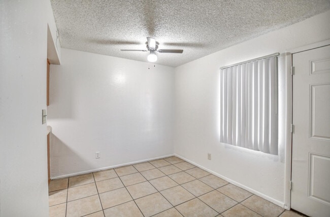 Building Photo - 4648 E Wood St