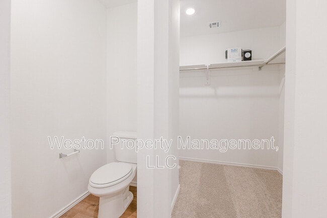 Building Photo - 5901 Bradford Pear Ln