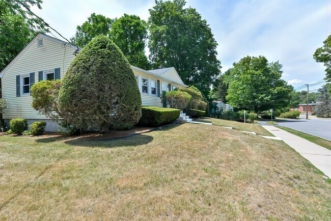 Building Photo - 4 Edgemont Ave