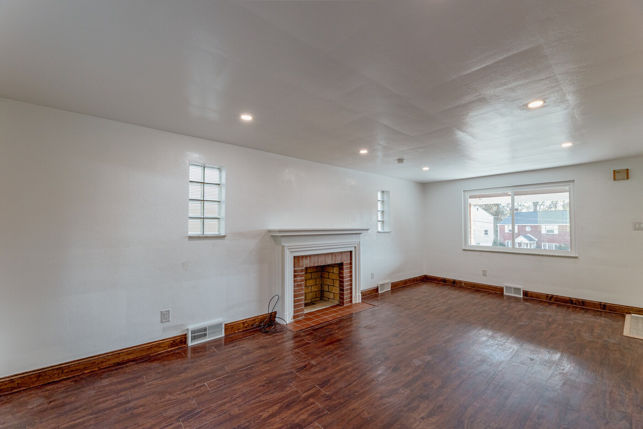 Building Photo - 3203 Hebron Dr